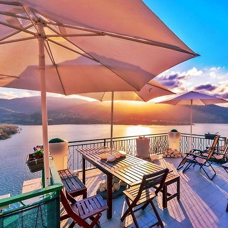 La Terrazza Sul Lago Turano Castel di Tora Luaran gambar