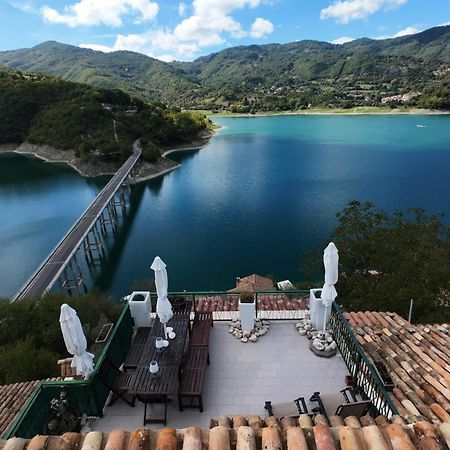 La Terrazza Sul Lago Turano Castel di Tora Luaran gambar