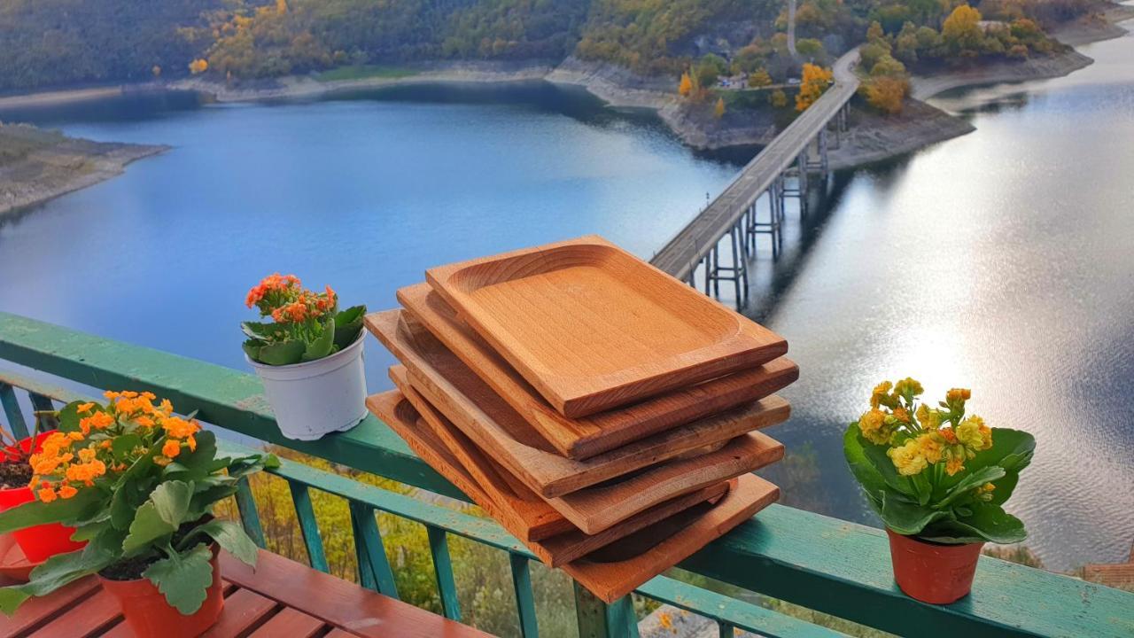 La Terrazza Sul Lago Turano Castel di Tora Luaran gambar