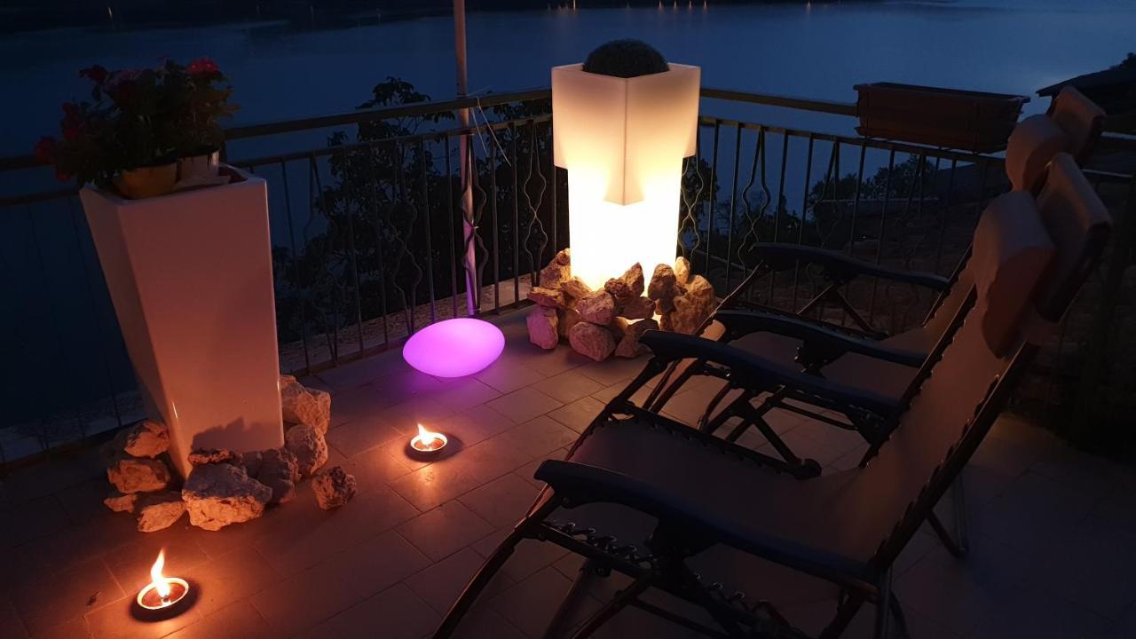 La Terrazza Sul Lago Turano Castel di Tora Luaran gambar