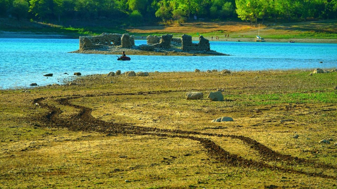 La Terrazza Sul Lago Turano Castel di Tora Luaran gambar