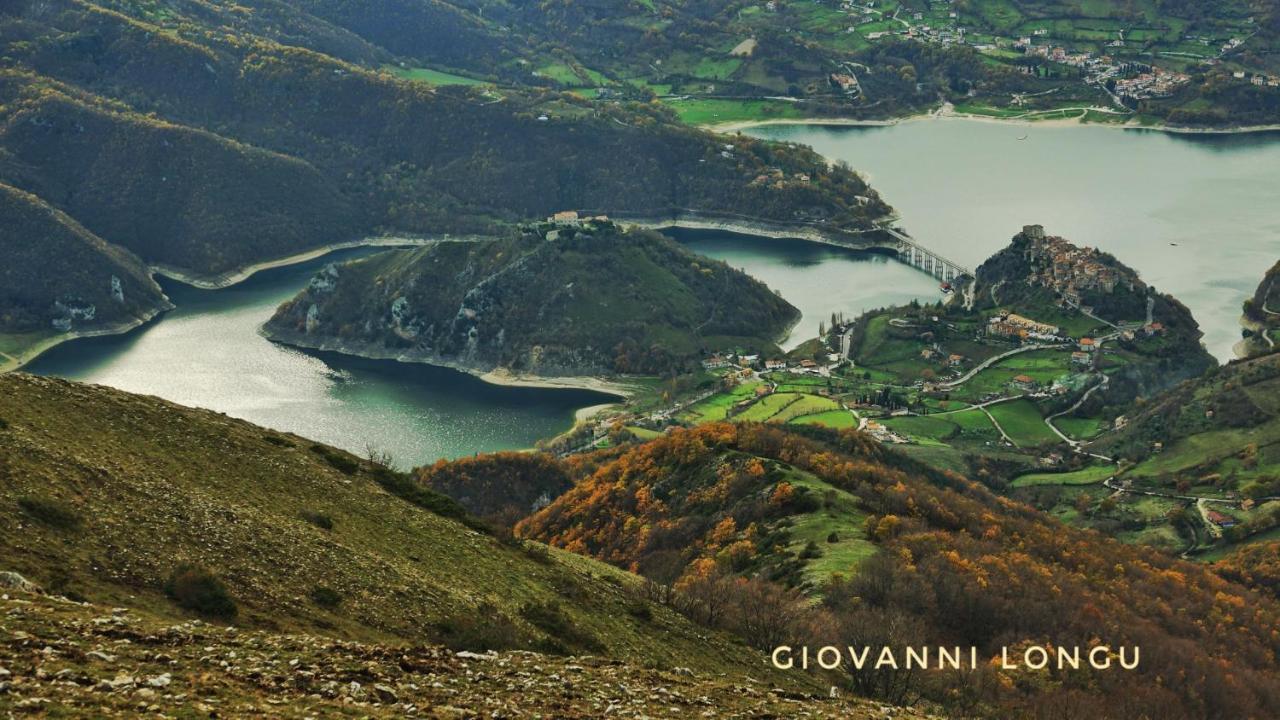 La Terrazza Sul Lago Turano Castel di Tora Luaran gambar