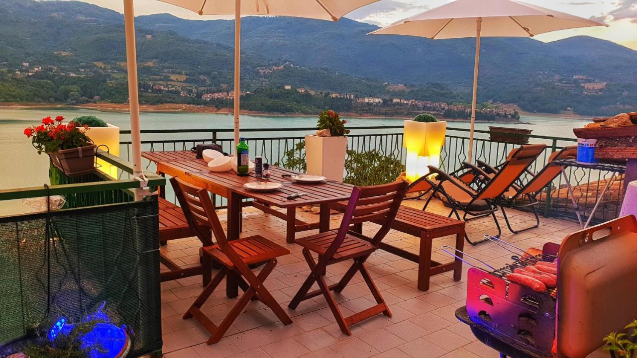 La Terrazza Sul Lago Turano Castel di Tora Luaran gambar
