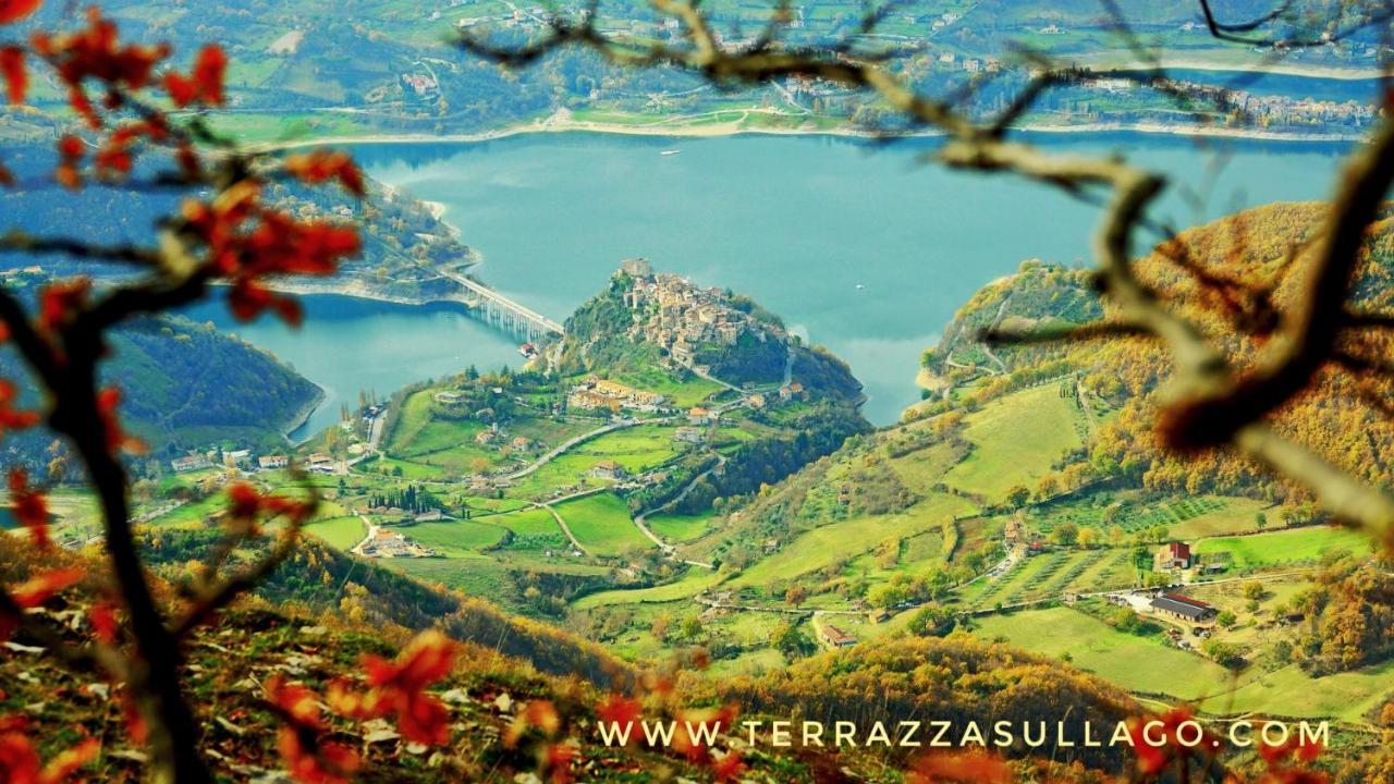 La Terrazza Sul Lago Turano Castel di Tora Luaran gambar