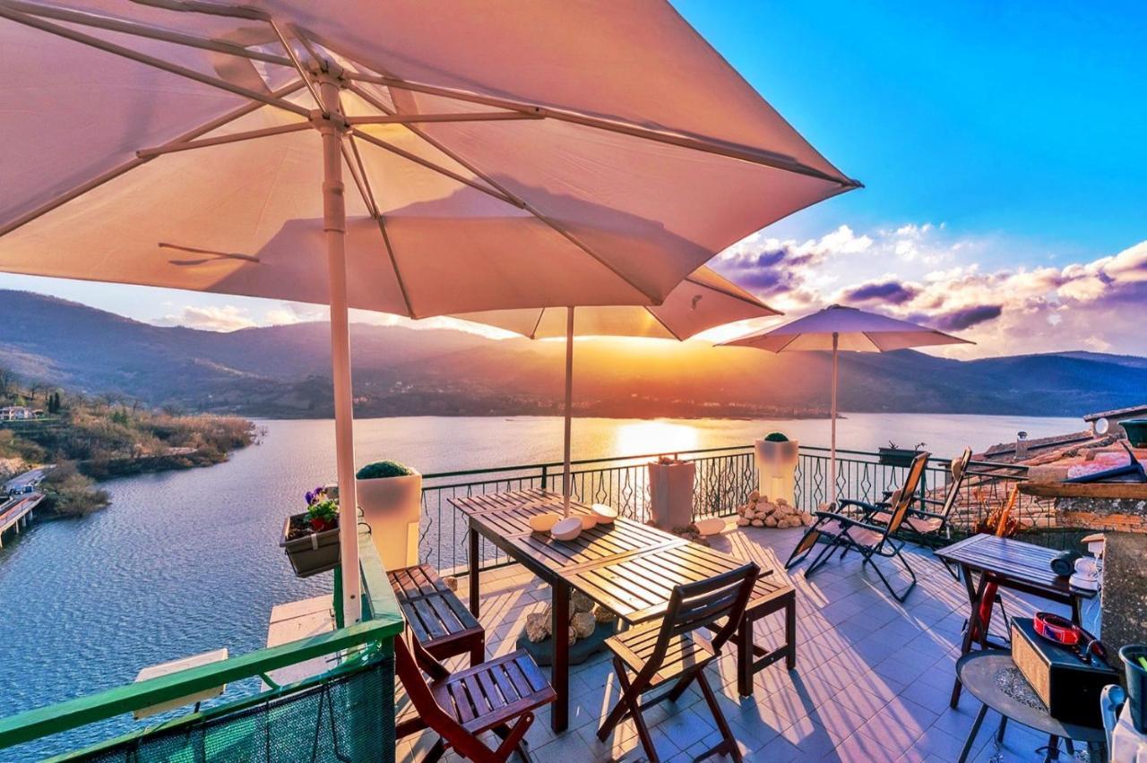 La Terrazza Sul Lago Turano Castel di Tora Luaran gambar