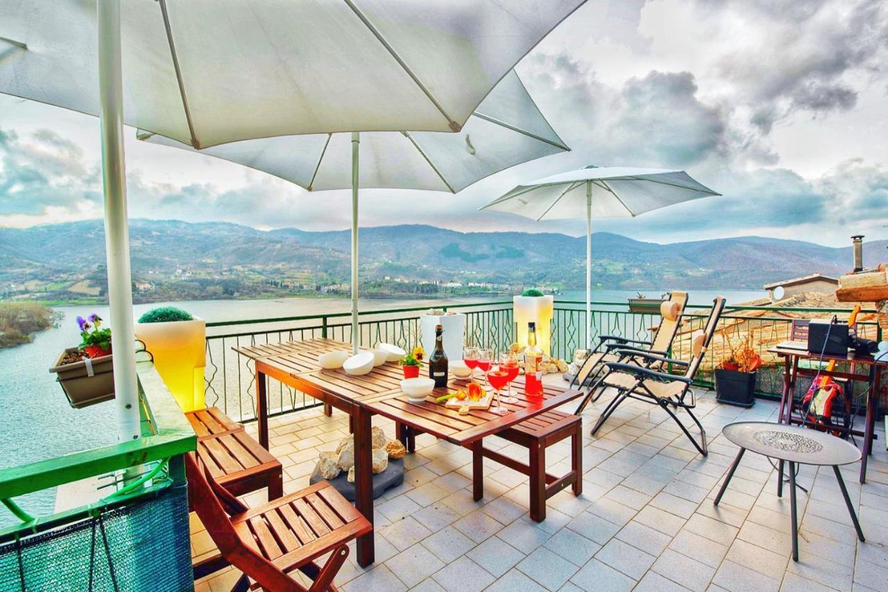 La Terrazza Sul Lago Turano Castel di Tora Luaran gambar