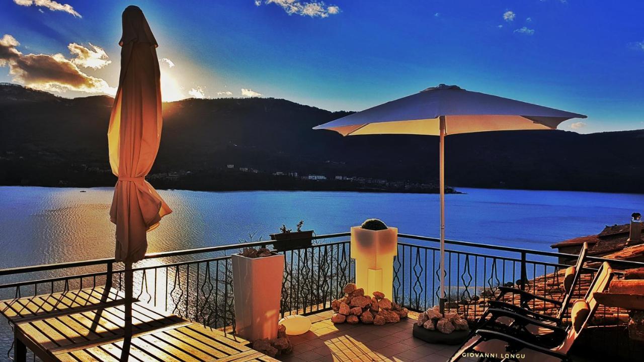 La Terrazza Sul Lago Turano Castel di Tora Luaran gambar