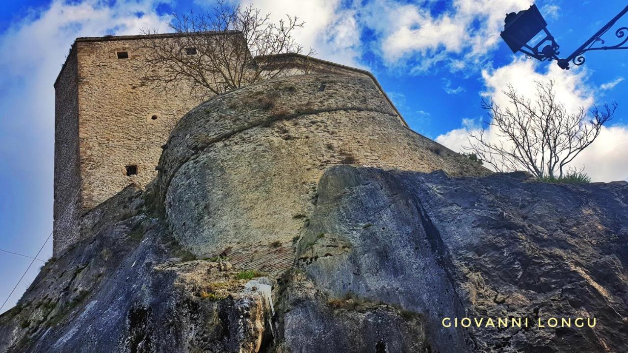 La Terrazza Sul Lago Turano Castel di Tora Luaran gambar