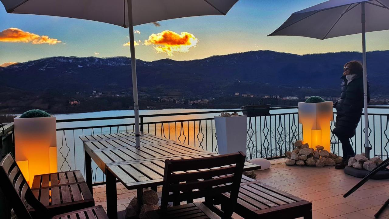 La Terrazza Sul Lago Turano Castel di Tora Luaran gambar