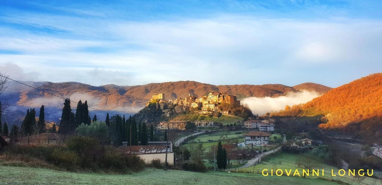 La Terrazza Sul Lago Turano Castel di Tora Luaran gambar