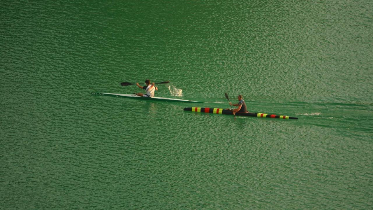 La Terrazza Sul Lago Turano Castel di Tora Luaran gambar