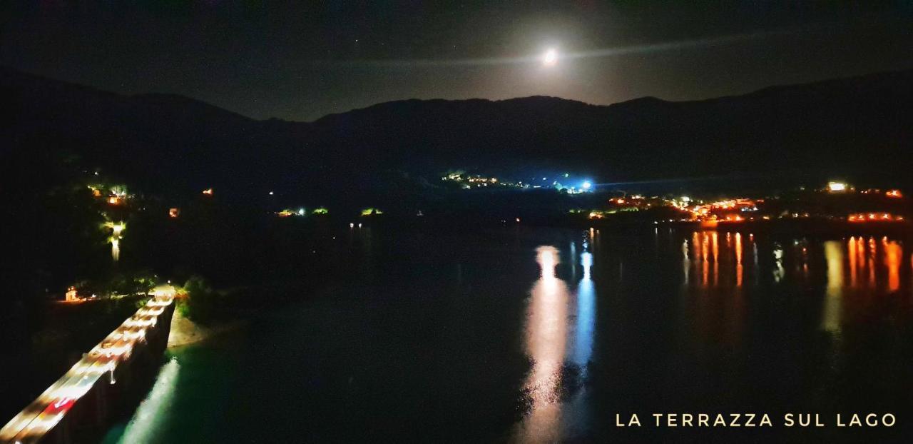 La Terrazza Sul Lago Turano Castel di Tora Luaran gambar