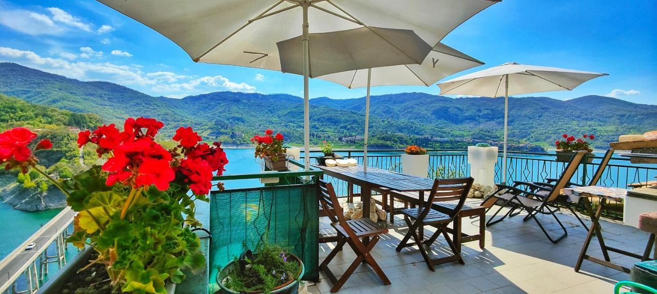 La Terrazza Sul Lago Turano Castel di Tora Luaran gambar