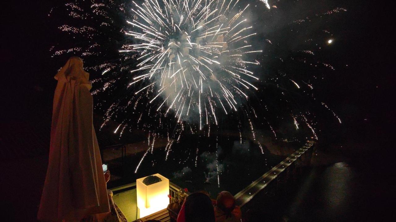 La Terrazza Sul Lago Turano Castel di Tora Luaran gambar