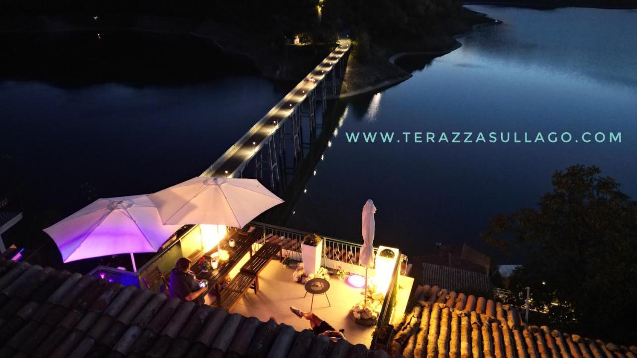 La Terrazza Sul Lago Turano Castel di Tora Luaran gambar